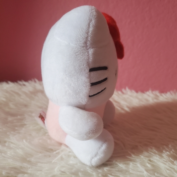 Hello Kitty Pennington Plush - Picture 2 of 4